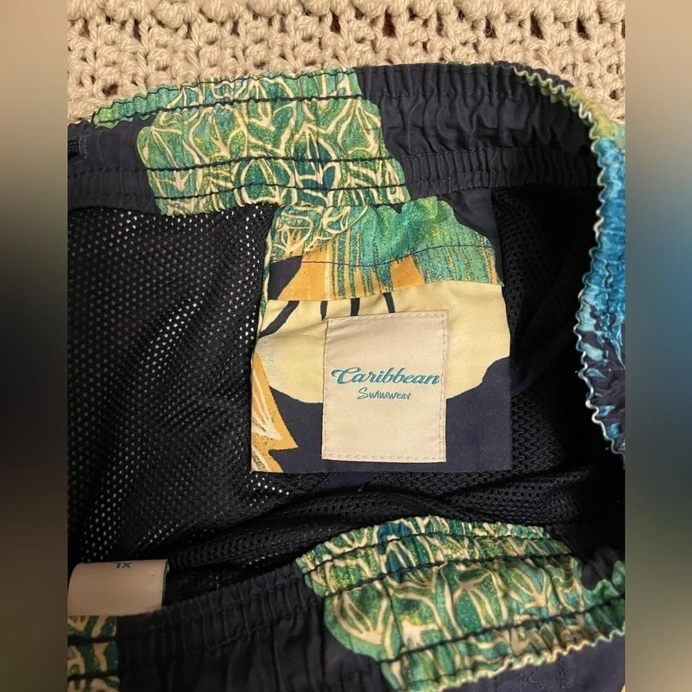 PINEAPPLE CARIBBEAN SWIMWEAR MENS XL ,‎ CARGO POCKET, PINEAPPLE & FLORAL PATTERN